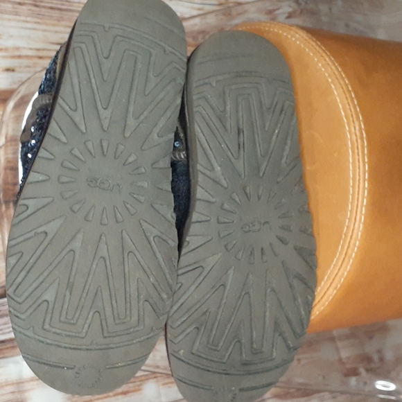 UGG - Picture 5 of 9